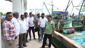 Kasimedu fishermen urge CM Vijay to retrieve 7 boats captured by Andhra Pradesh police