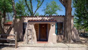 The Best Airbnbs, Lodges, and Hotels Near Carlsbad Caverns National Park