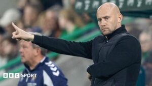 Gray 'will continue until told otherwise' – but has Hibs boss lost the fans?
