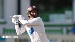 Thomas puts leaders Somerset on top against Foxes