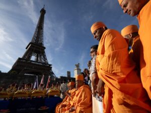 Eiffel Tower reopens after protest over removing women staff
