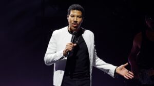 Lionel Richie Postpones Tour Dates After Undergoing Heart Procedure
