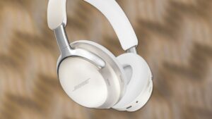 The Bose QuietComfort Ultra Wireless Noise Canceling Headphones Drops Below $200