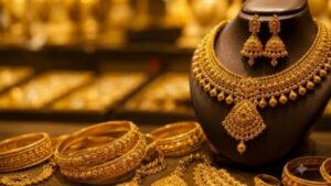 Gold Price Today: இன்று தலைகீழாக குறையப் போகுது தங்கம் விலை.. வாரத்தின் முதல் நாளே நகை பிரியர்களுக்கு சர்ப்ரைஸ்