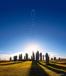 APOD: 2026 September 20 – Analemma over the Callanish Stones