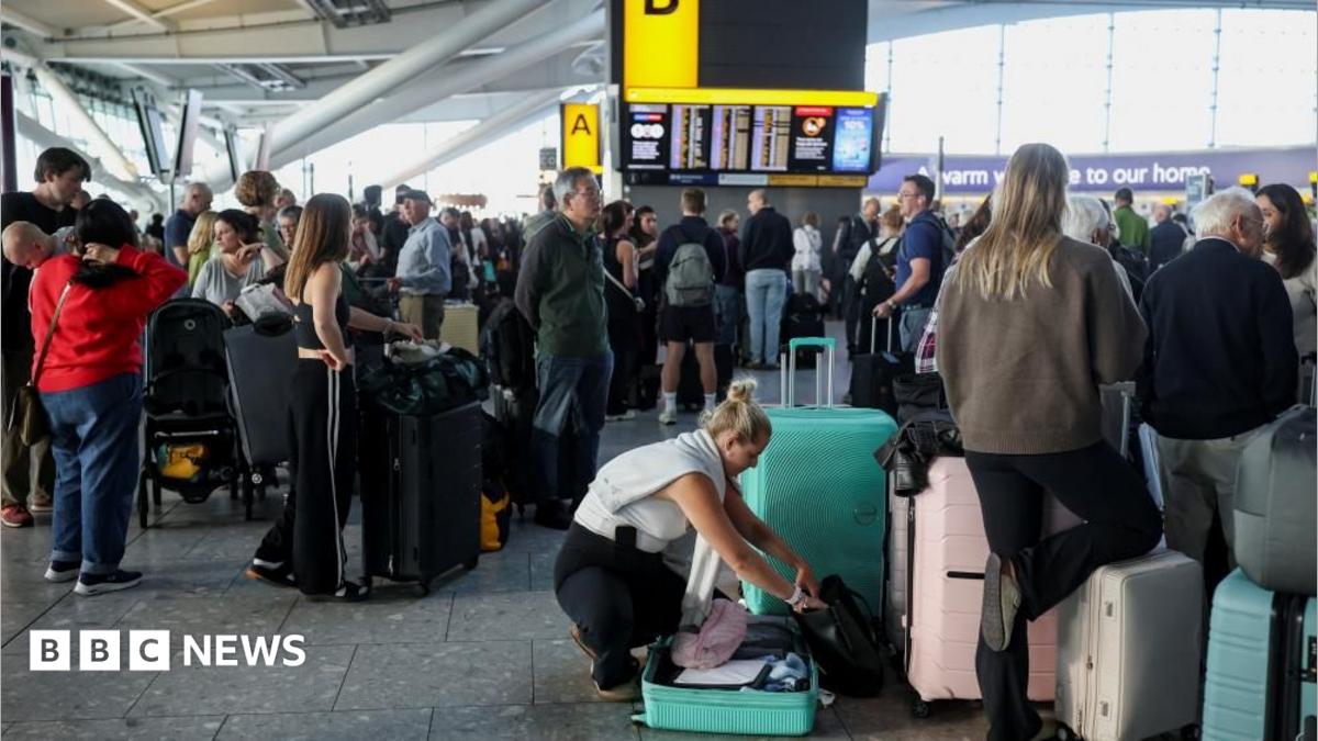 More flight delays expected after hundreds cancelled by air traffic control glitch