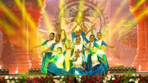 பரமக்குடியில் கோலாகலமாக நடக்கும் முப்பெரும் விழா: சிறந்த ஆசிரியர்கள், மாணவர்களுக்குப் பரிசுகள்!