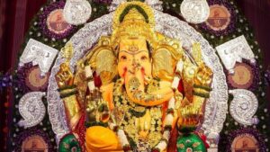 கடவுளுக்கு காப்பீடு: மும்பையில் விநாயகர் சதுர்த்தி.. ரூ.703 கோடி இன்சூரன்ஸ் பெற்ற கணபதி..!!