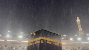 Heavy rain falls over the Kaaba in Mecca