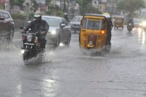TN Weather: 4 மாவட்டங்களுக்கு கனமழை எச்சரிக்கை.. வானிலை மையம் தகவல்!