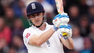 England building on lead over Pakistan, with Nasser Q&A at lunch LIVE!