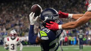 Seahawks beat Patriots in NFL opener but suffer Darnold blow