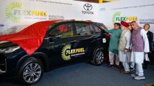100% எத்தனாலில் ஓடும் டொயோட்டா இன்னோவா ஹைகிராஸ்… அக்டோபரில் அறிமுகமாகிறது!