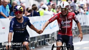 Pidcock angry after team-mates hit by police vehicle