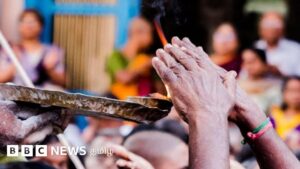 கள்ளக்குறிச்சியில் 'தலித் மக்களை தடுக்க’ மூடப்பட்ட கோவில்: பூட்டை உடைத்து வழிபட வைத்த போலீஸ் – என்ன நடந்தது?