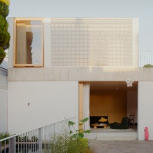 Olaver unveils multi-purpose Laneway Studio with "lantern-like" glass-block facade