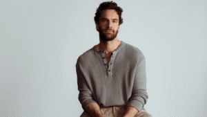 Tom Bateman’s Secret to Nailing ‘The Love Hypothesis’? Being Offline