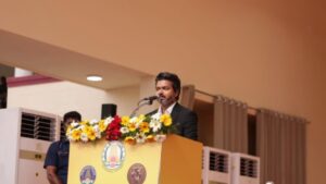 இதுதான் மிகப்பெரிய ஆபத்து.. அதிகாரிகளை விஜய் கட்டுப்படுத்த முடியவில்லையா? இல்லை தெரிந்தே நடக்கிறதா?